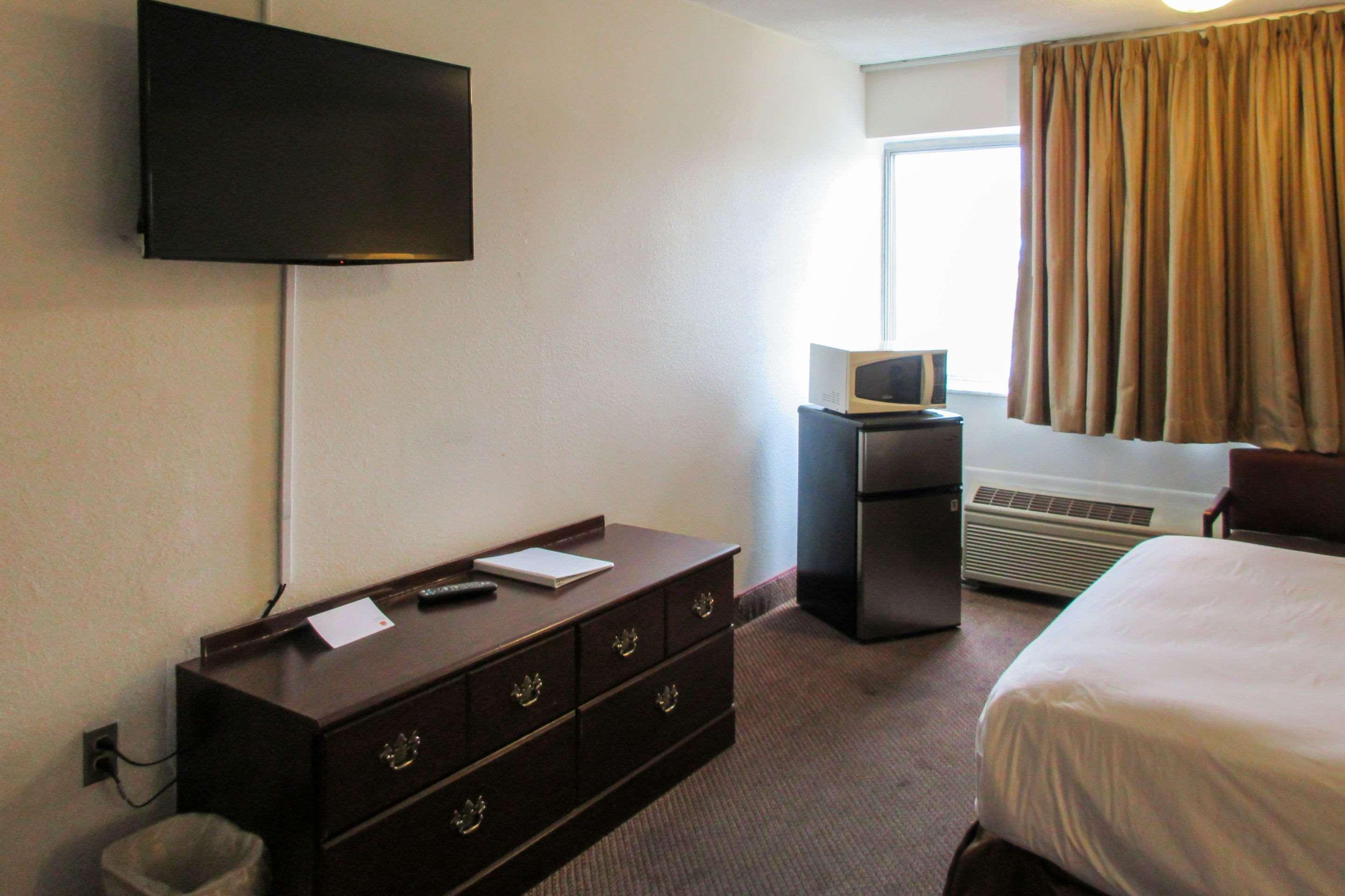 Days Inn By Wyndham Erie Kearsarge Buitenkant foto