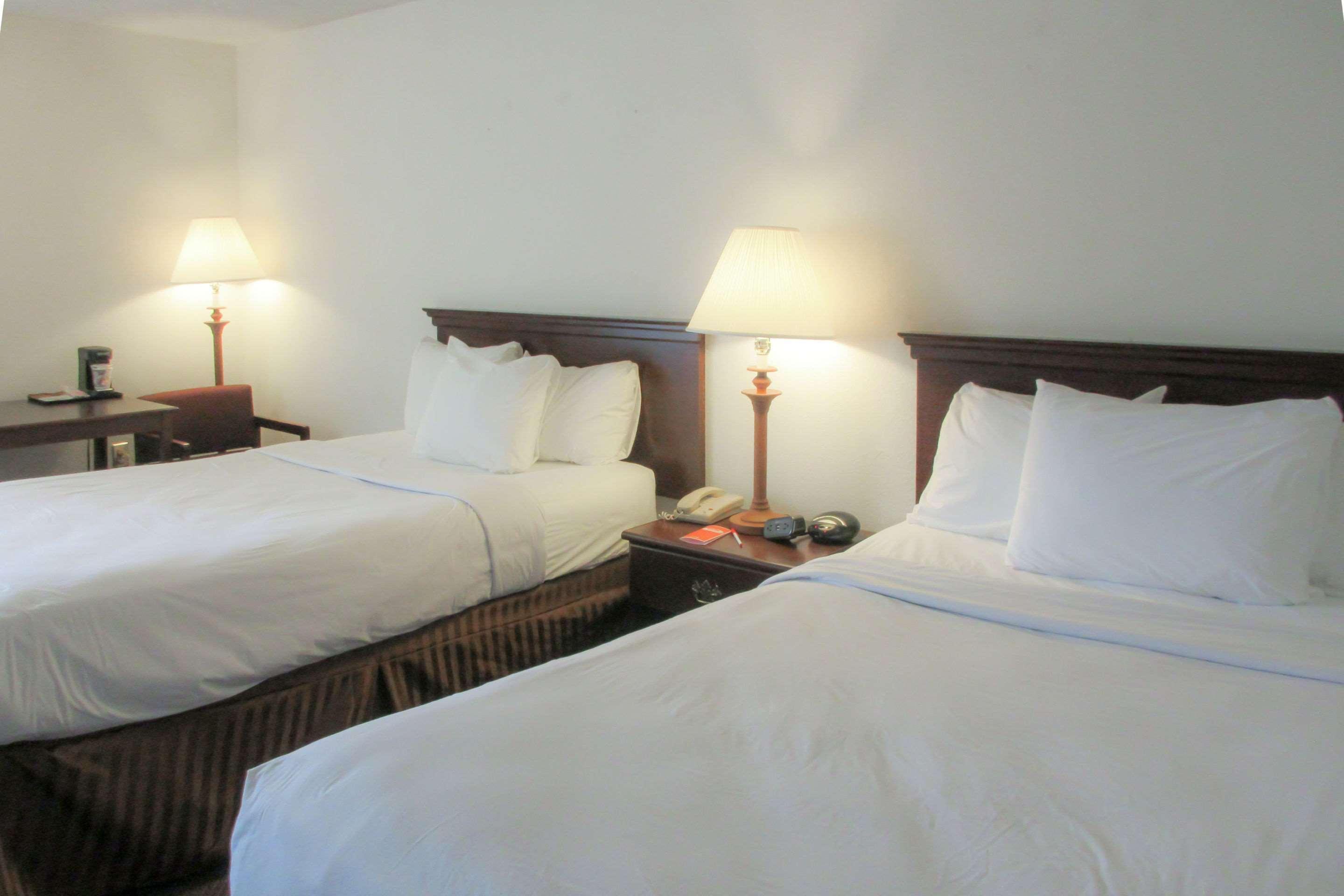 Days Inn By Wyndham Erie Kearsarge Buitenkant foto