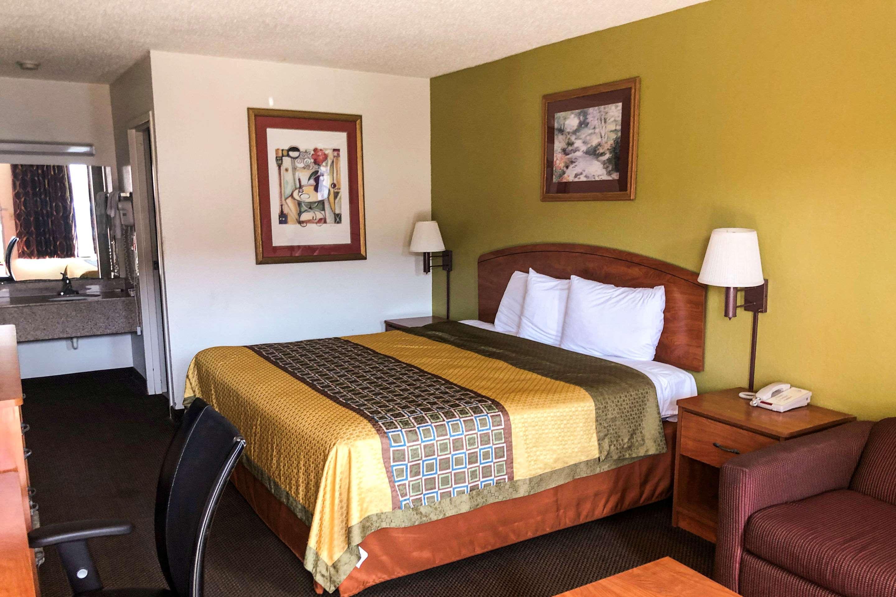 Days Inn By Wyndham Erie Kearsarge Buitenkant foto