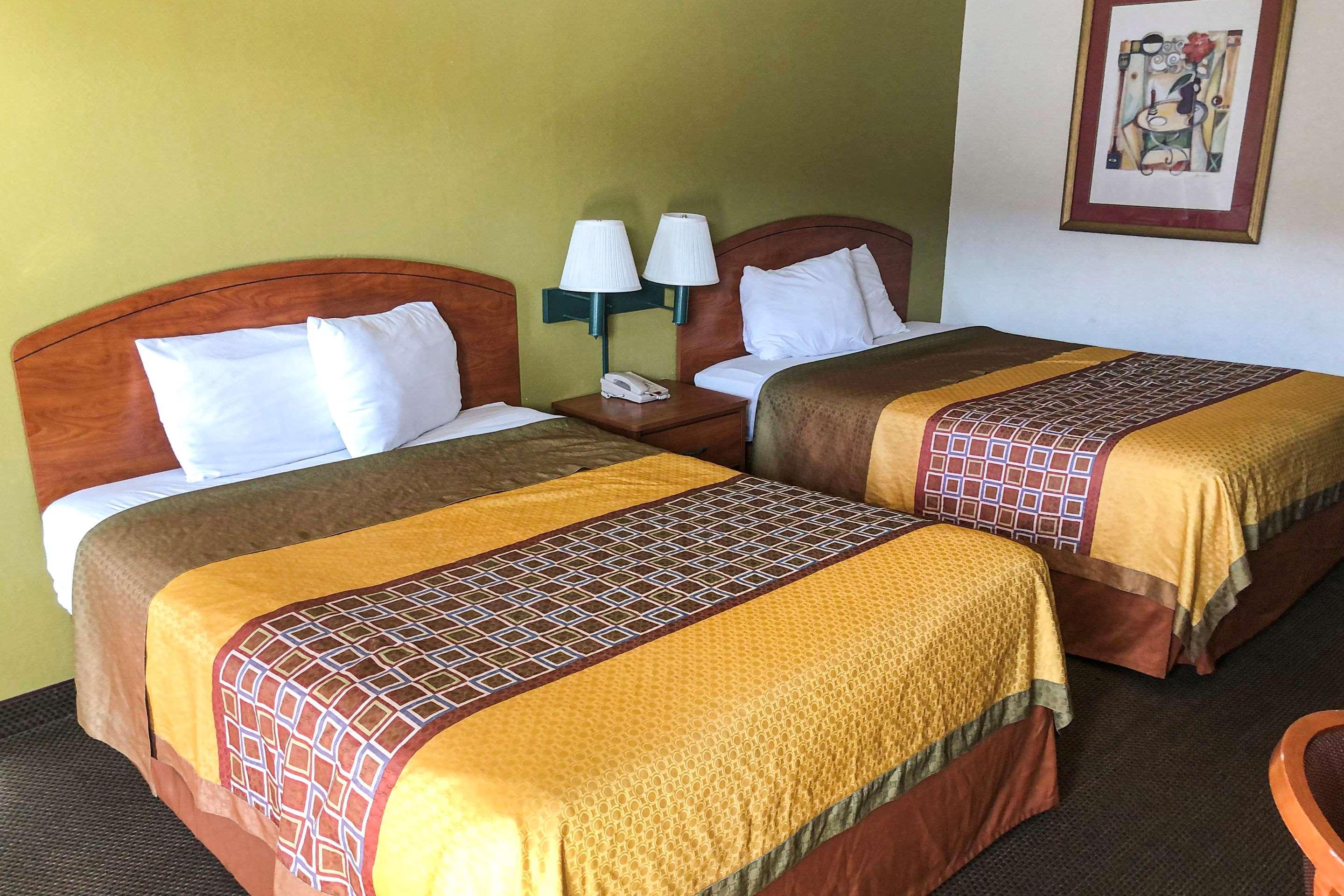 Days Inn By Wyndham Erie Kearsarge Buitenkant foto