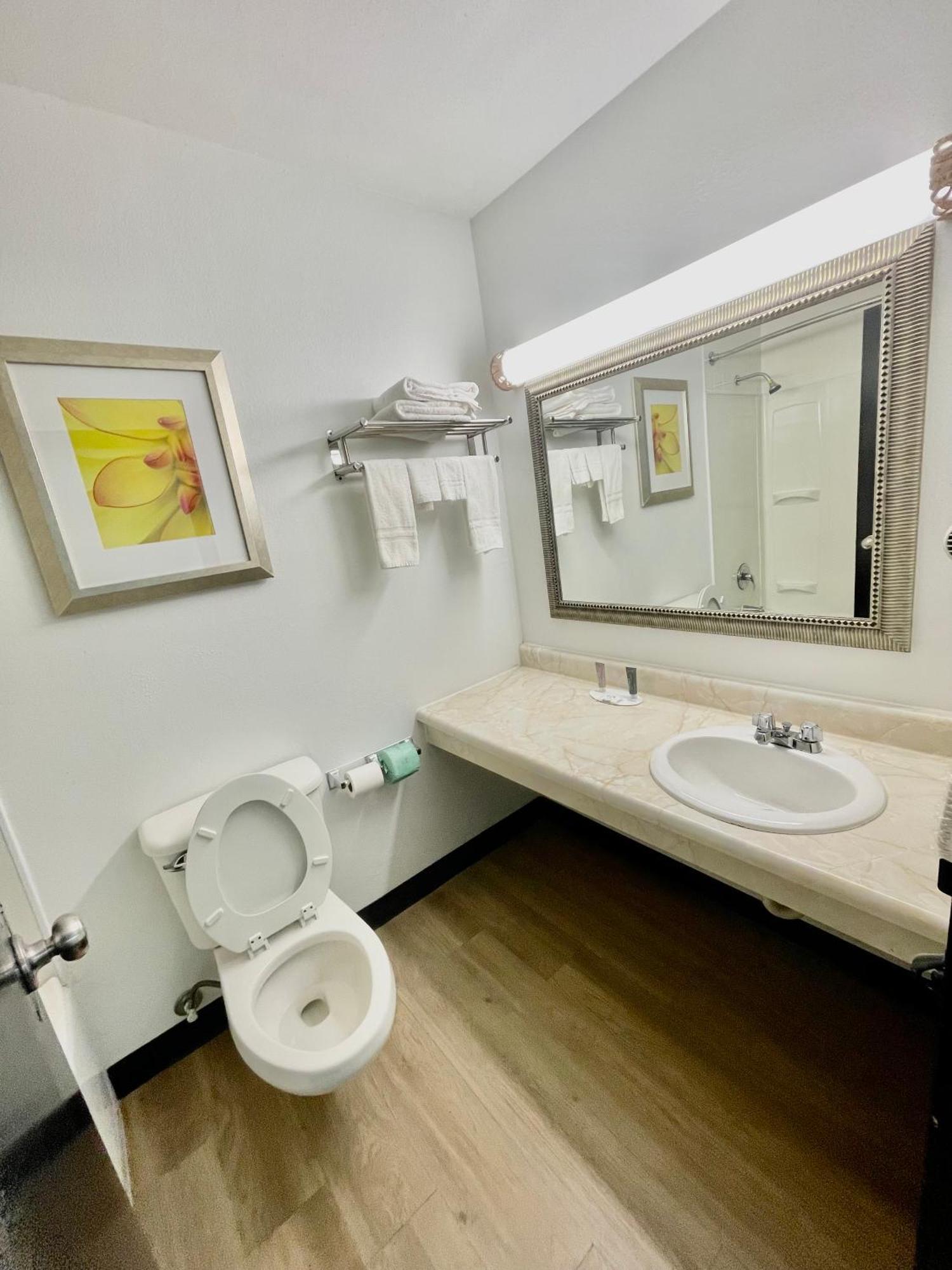 Days Inn By Wyndham Erie Kearsarge Buitenkant foto