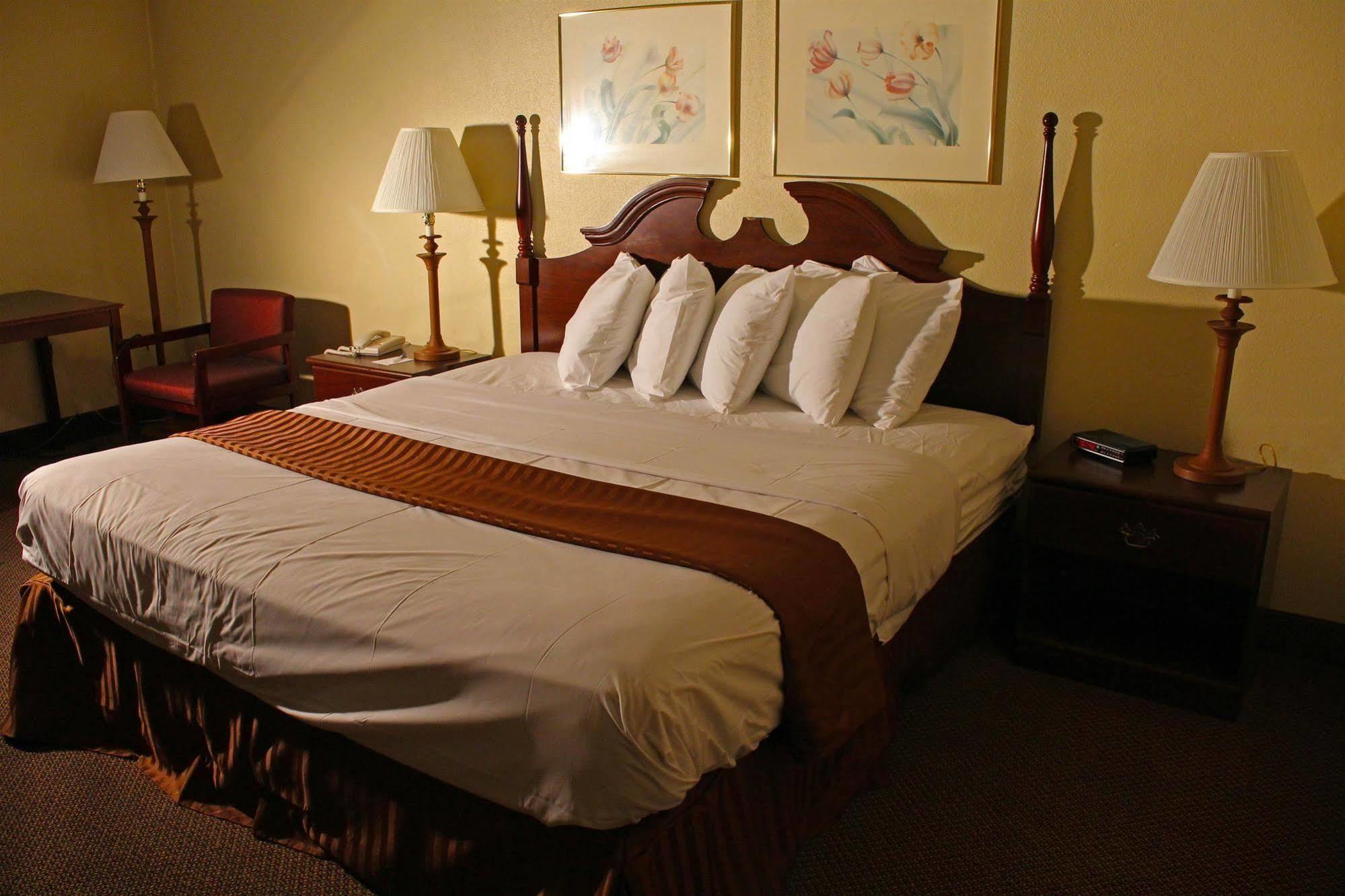 Days Inn By Wyndham Erie Kearsarge Buitenkant foto